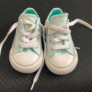Toddler Converse Size 5 in teal/light blue color